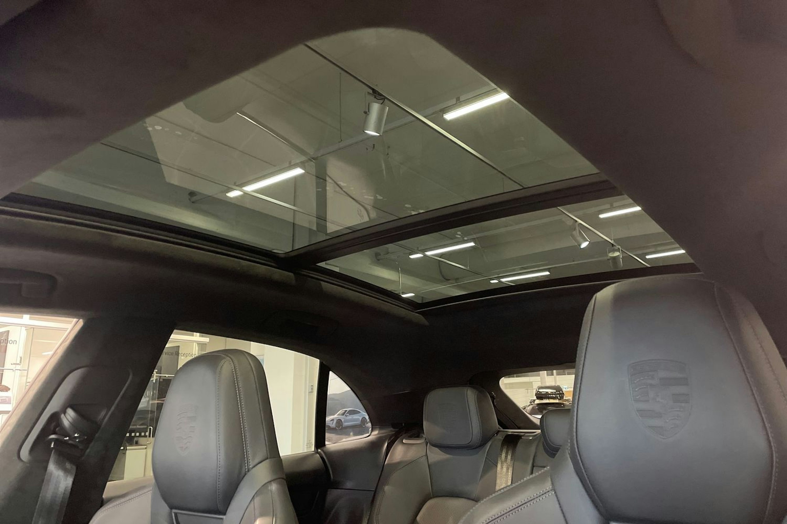 oranssi Porsche Macan 2024 kuva 21.