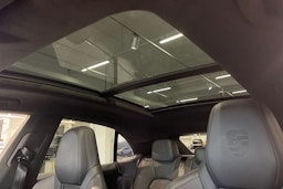 oranssi Porsche Macan 2024 kuva 21.