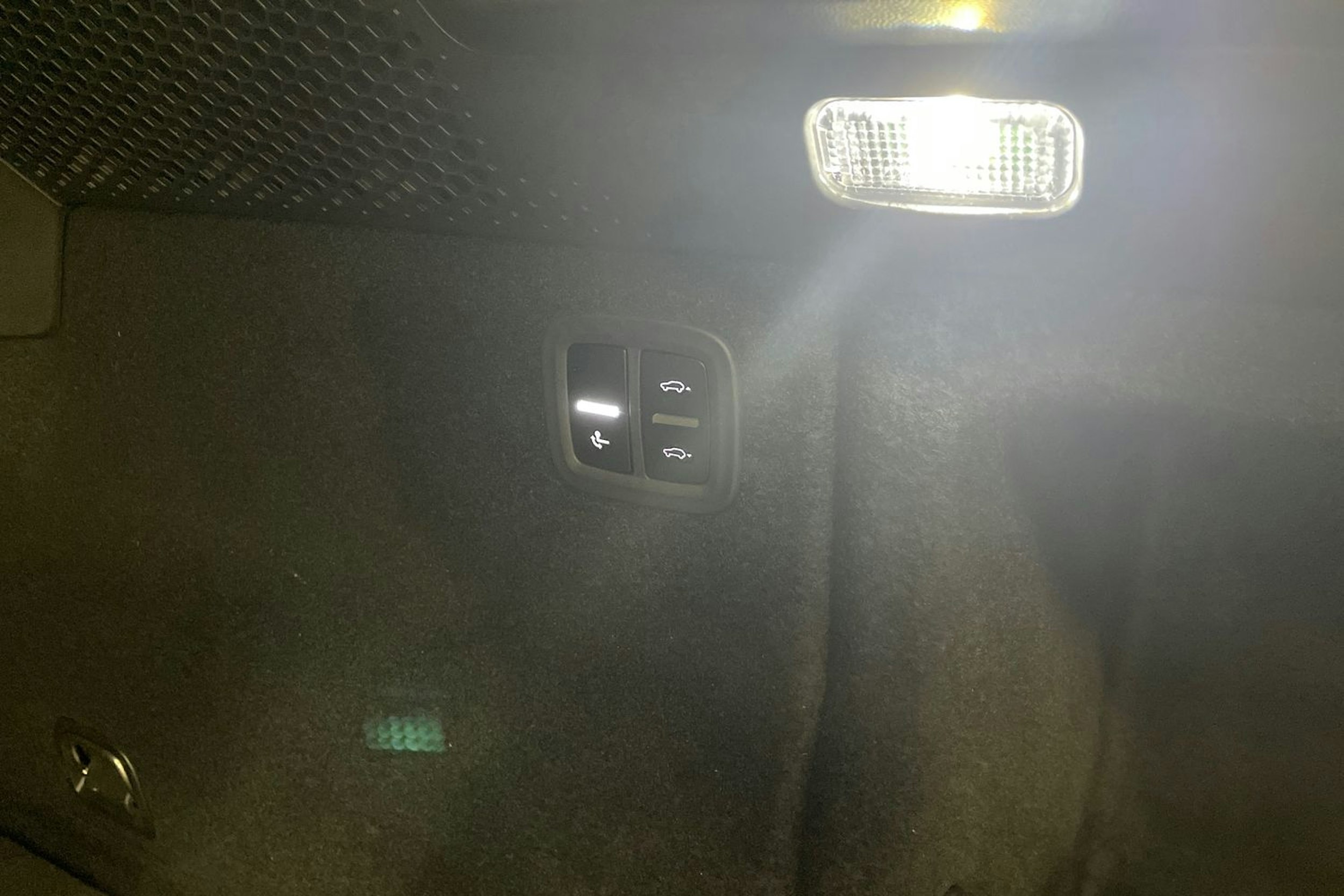 oranssi Porsche Macan 2024 kuva 23.