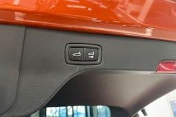 oranssi Porsche Macan 2024 kuva 24.