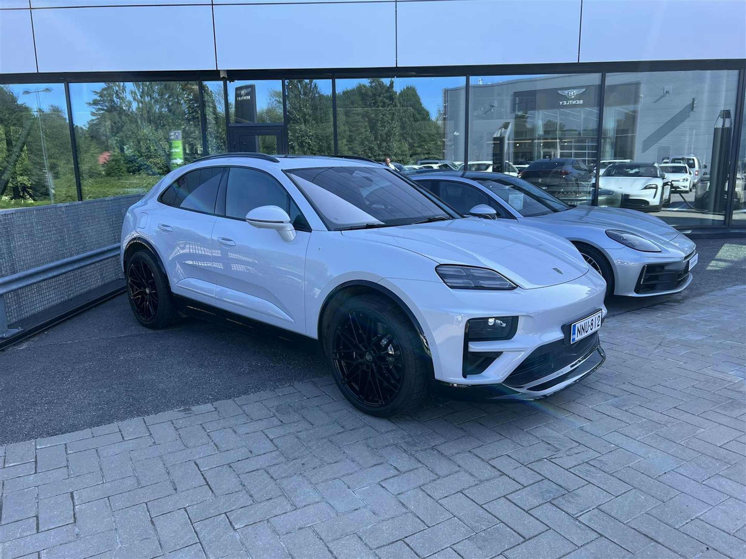 Harmaa Porsche Macan 2024 kuva 2.