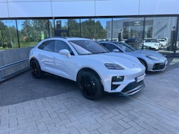Harmaa Porsche Macan 2024 kuva 2.