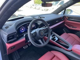Harmaa Porsche Macan 2024 kuva 3.