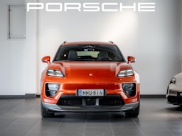 oranssi Porsche Macan 2024 kuva 2.