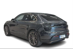 harmaa Porsche Macan 2024 kuva 2.