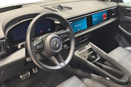 harmaa Porsche Macan 2024 kuva 7.