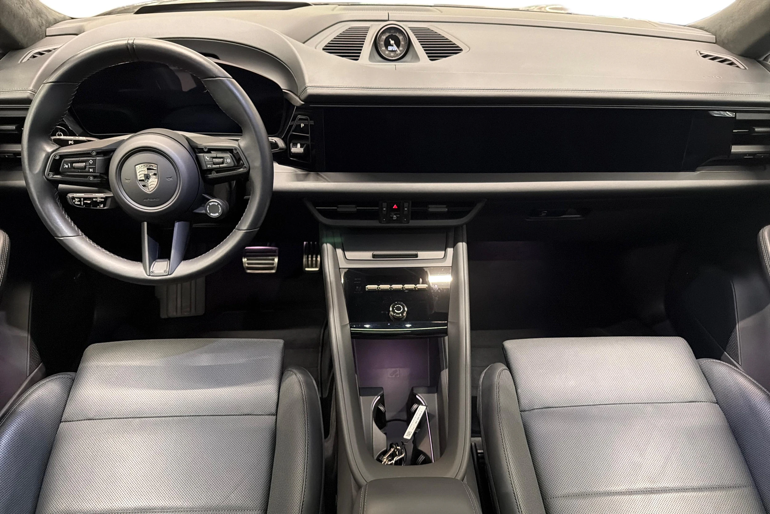 harmaa Porsche Macan 2024 kuva 8.