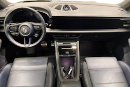 harmaa Porsche Macan 2024 kuva 8.