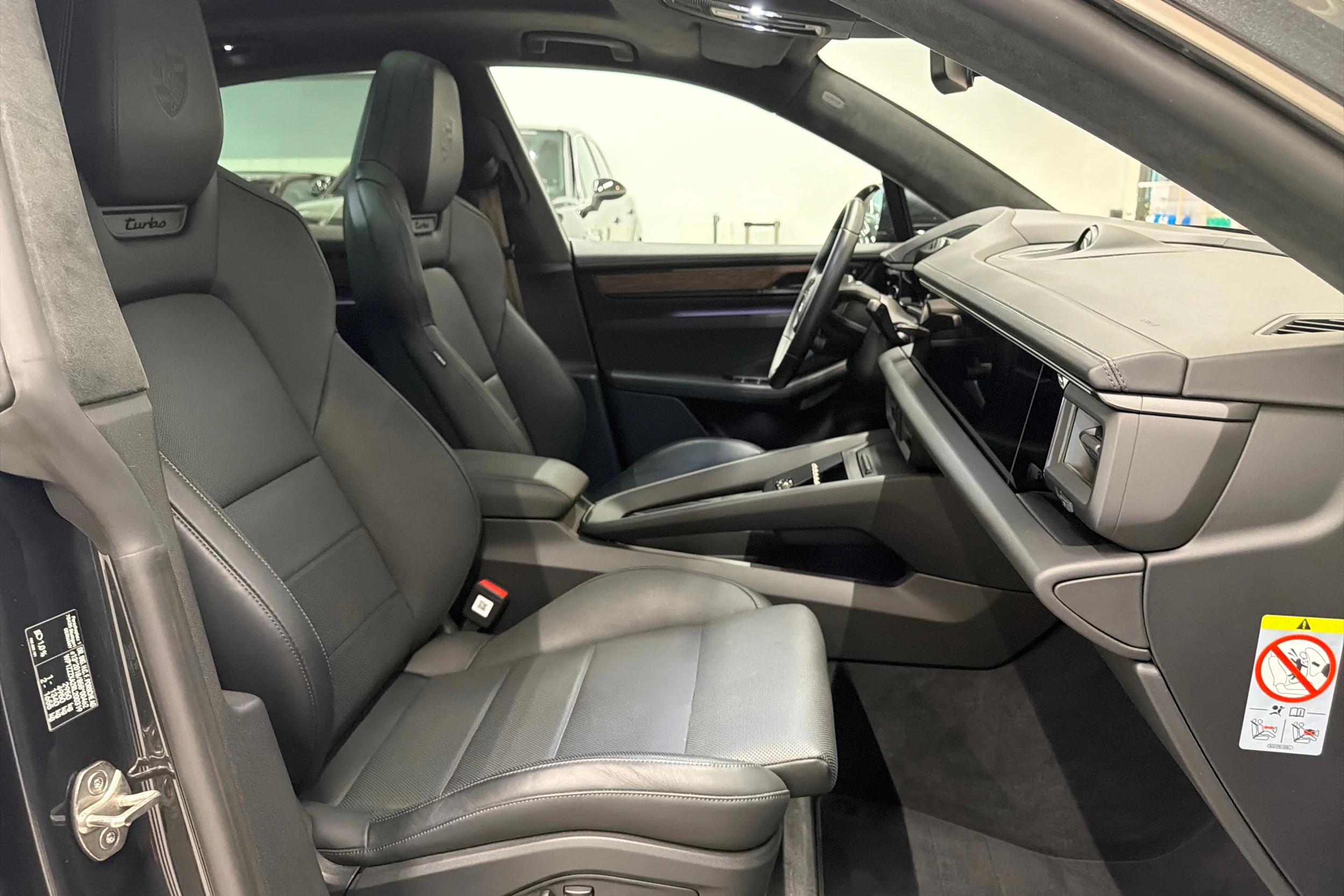 harmaa Porsche Macan 2024 kuva 15.