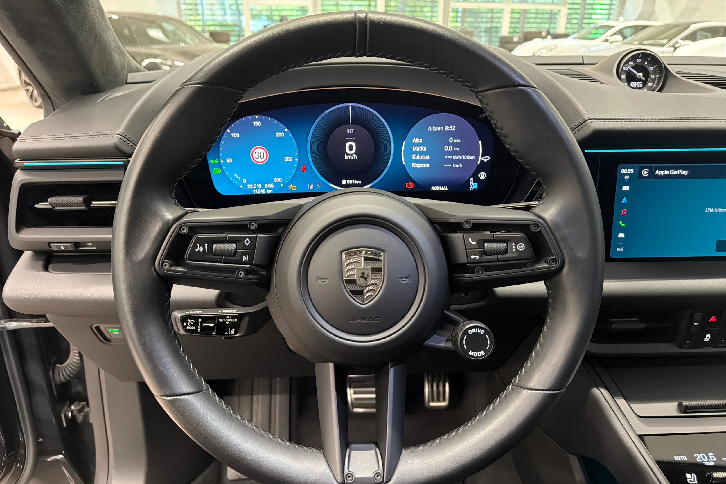 harmaa Porsche Macan 2024 kuva 17.