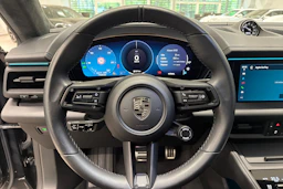harmaa Porsche Macan 2024 kuva 17.
