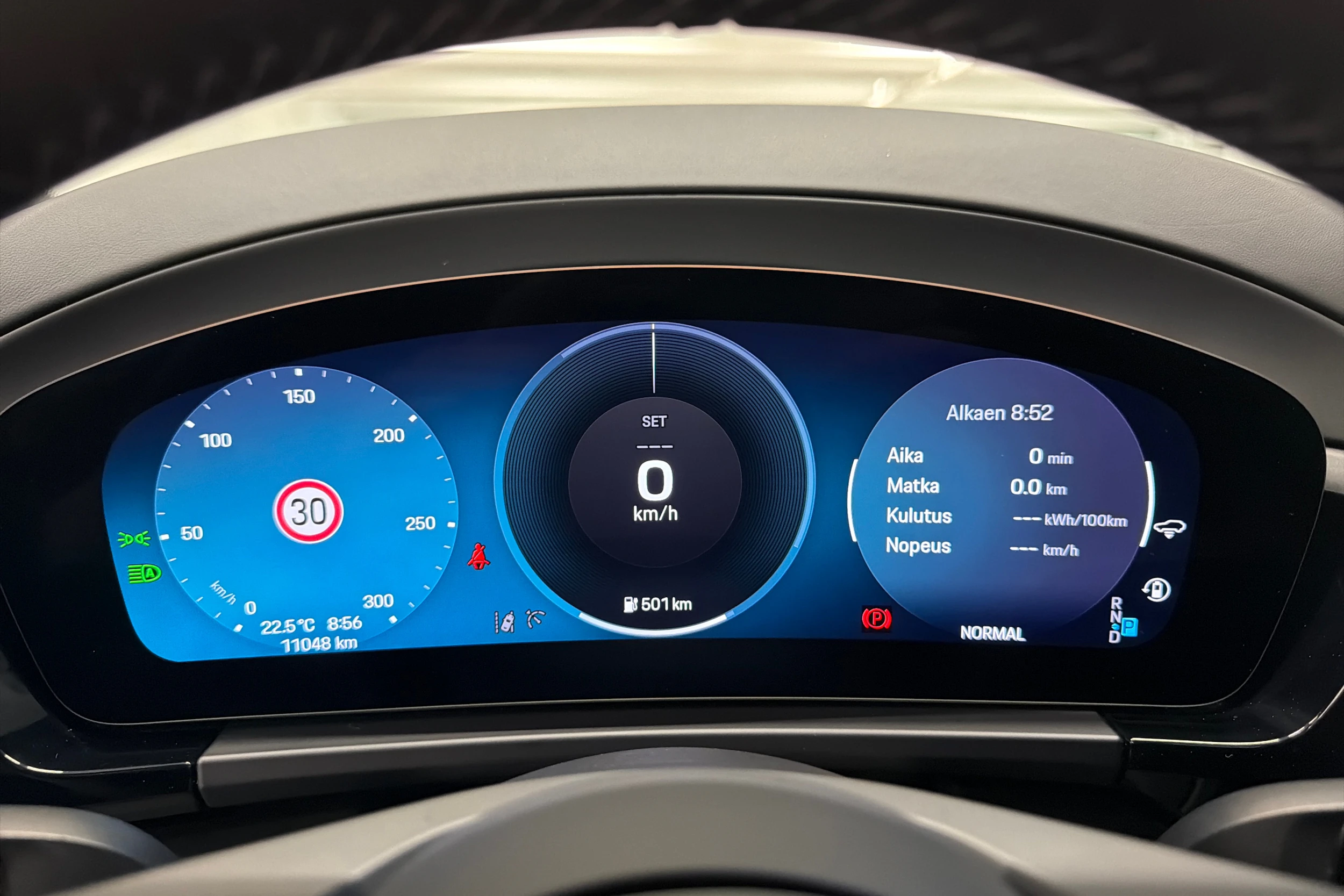 harmaa Porsche Macan 2024 kuva 20.