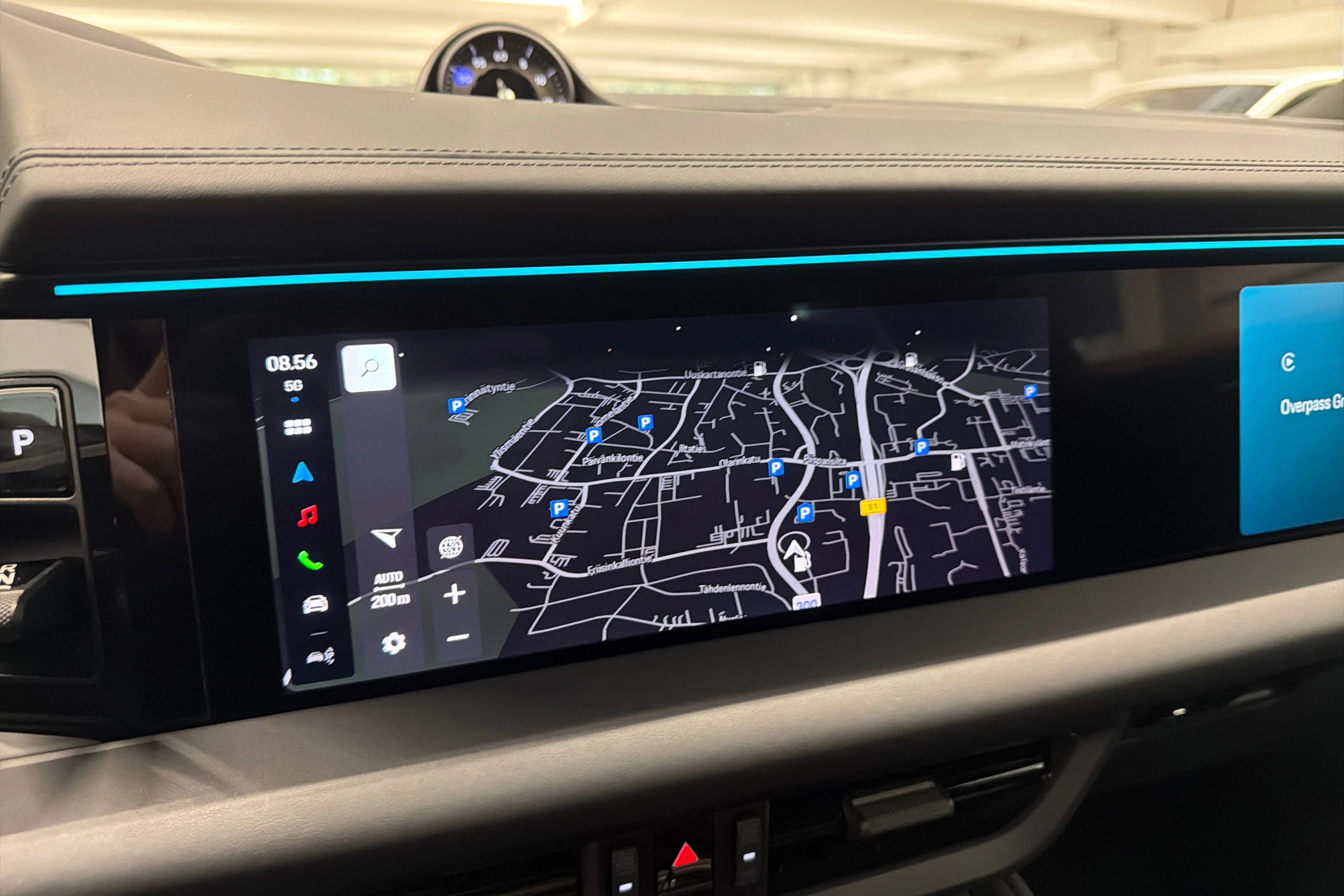 harmaa Porsche Macan 2024 kuva 22.