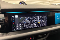 harmaa Porsche Macan 2024 kuva 22.