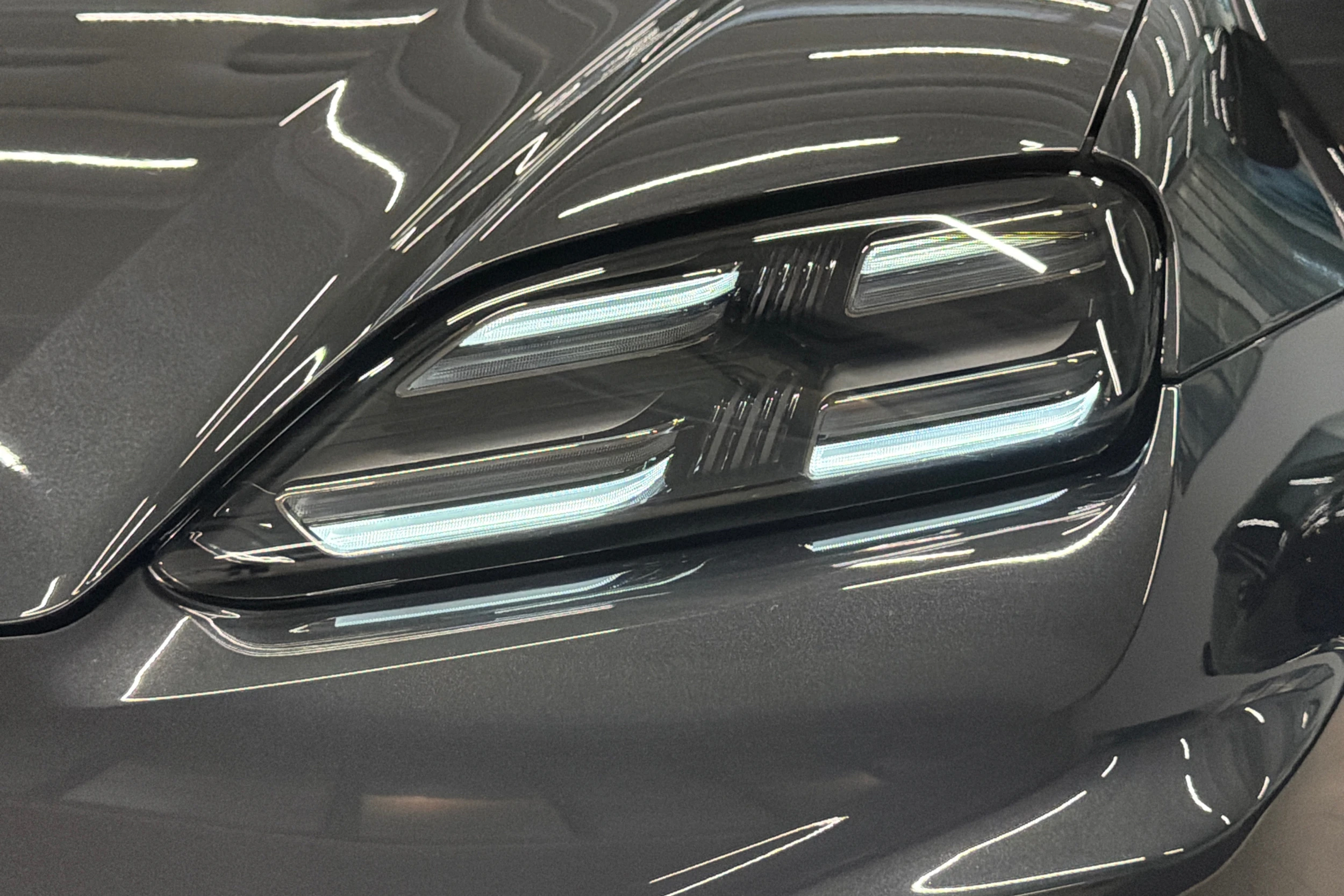 harmaa Porsche Macan 2024 kuva 31.