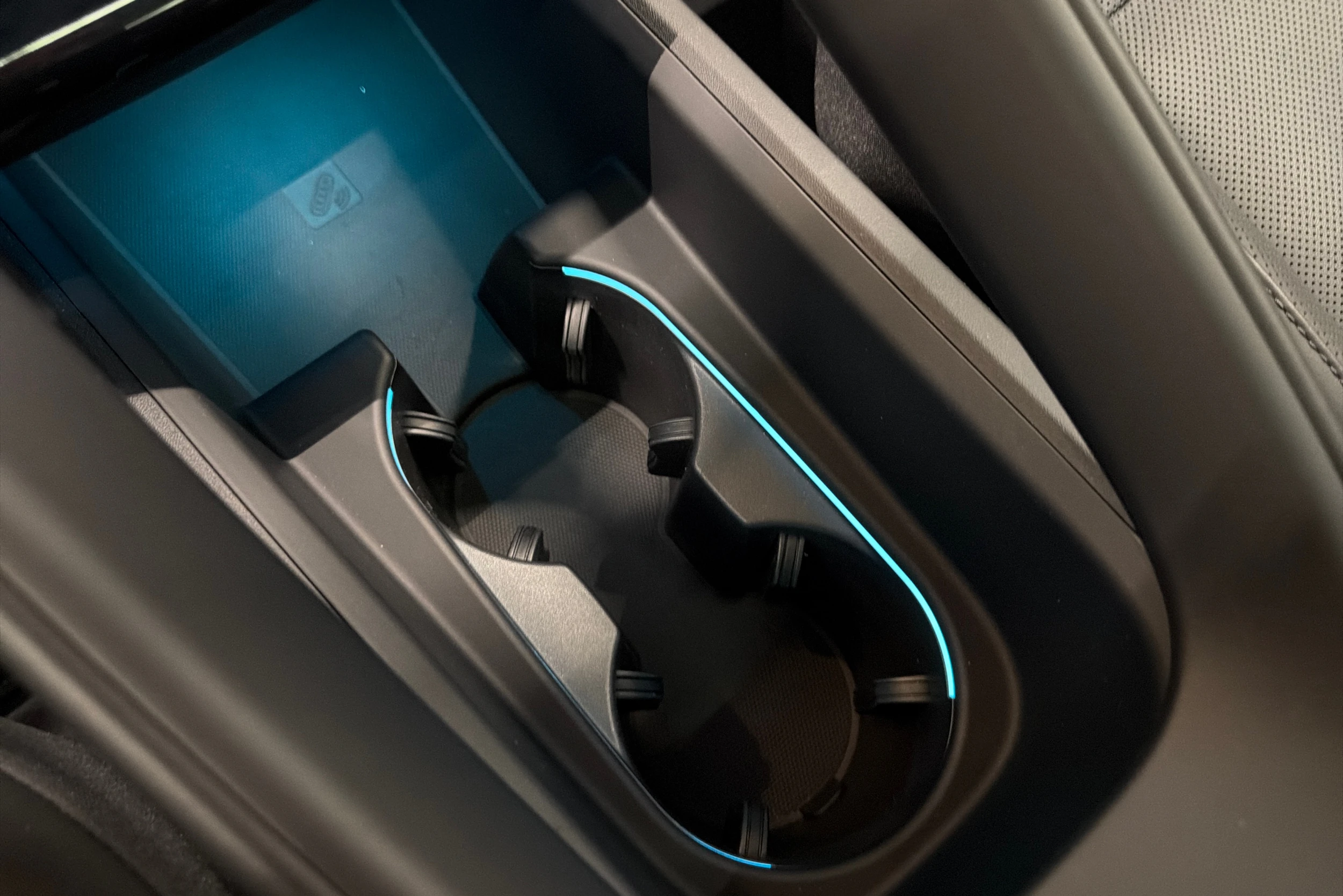 harmaa Porsche Macan 2024 kuva 33.