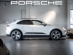 valkoinen Porsche Macan 2024 kuva 5.