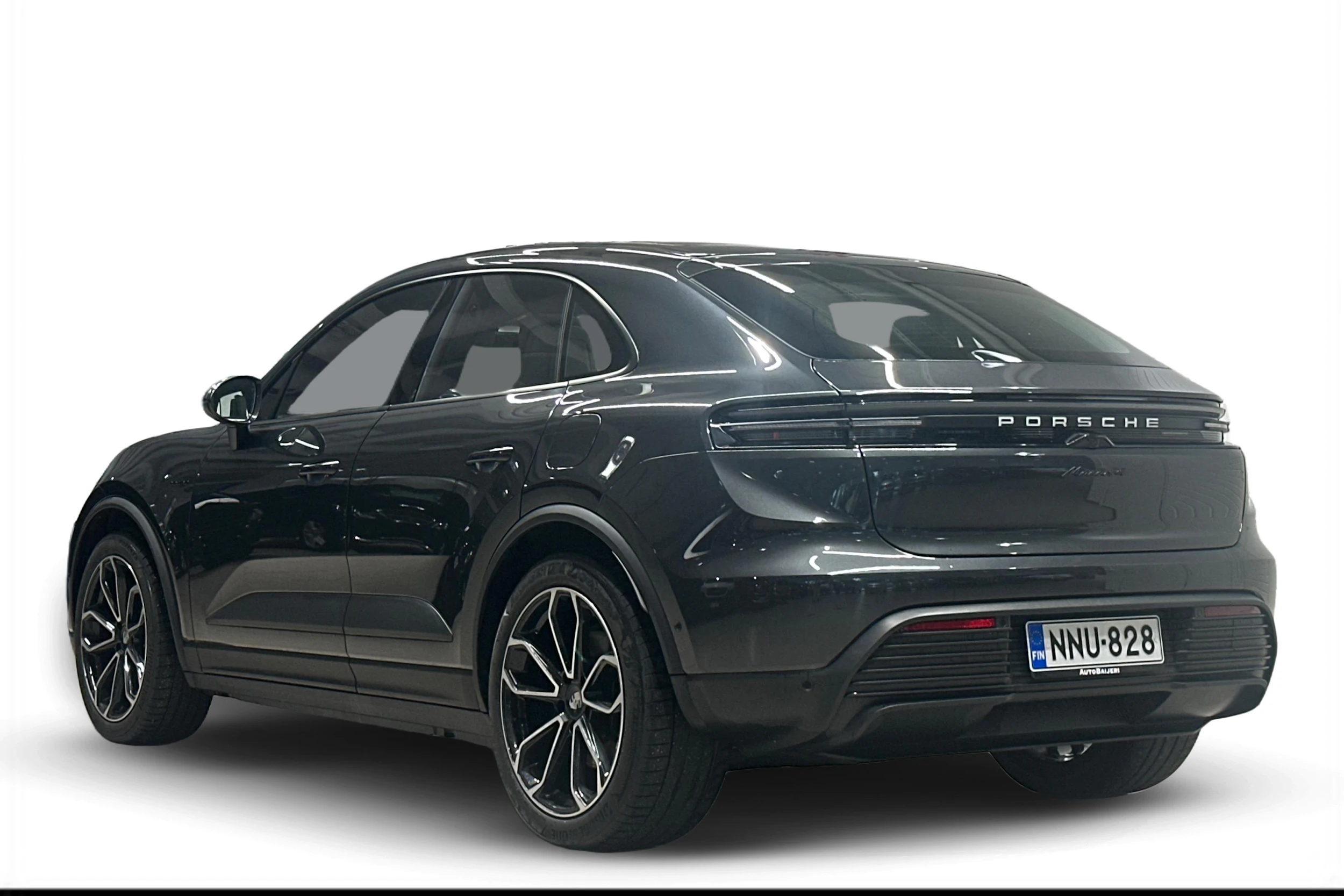 Harmaa Porsche Macan 2024 kuva 2.