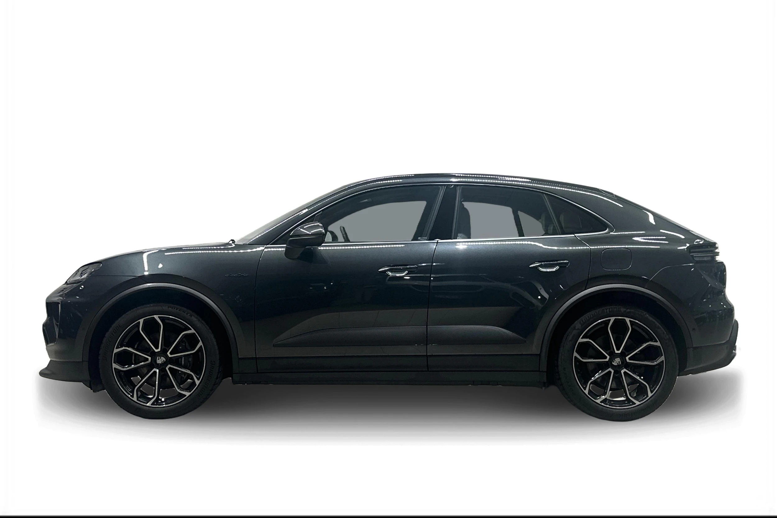 Harmaa Porsche Macan 2024 kuva 5.