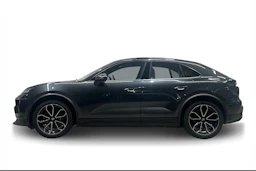 Harmaa Porsche Macan 2024 kuva 5.