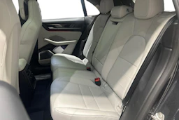 Harmaa Porsche Macan 2024 kuva 8.