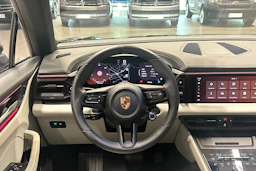 Harmaa Porsche Macan 2024 kuva 10.