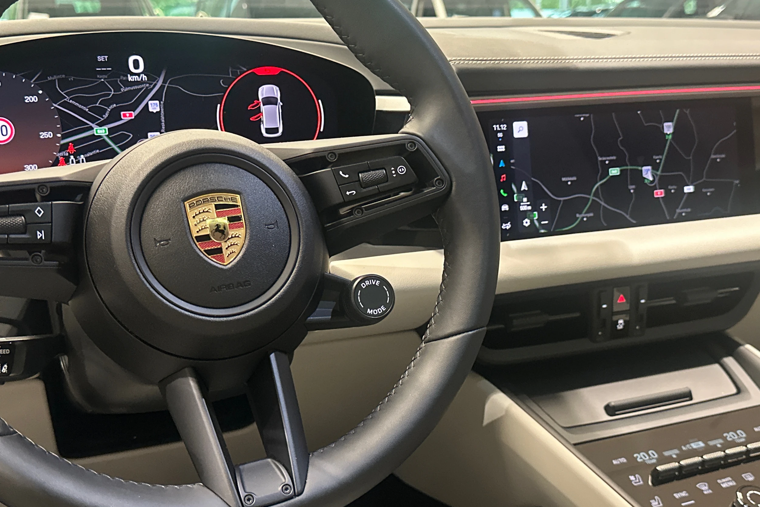 Harmaa Porsche Macan 2024 kuva 11.