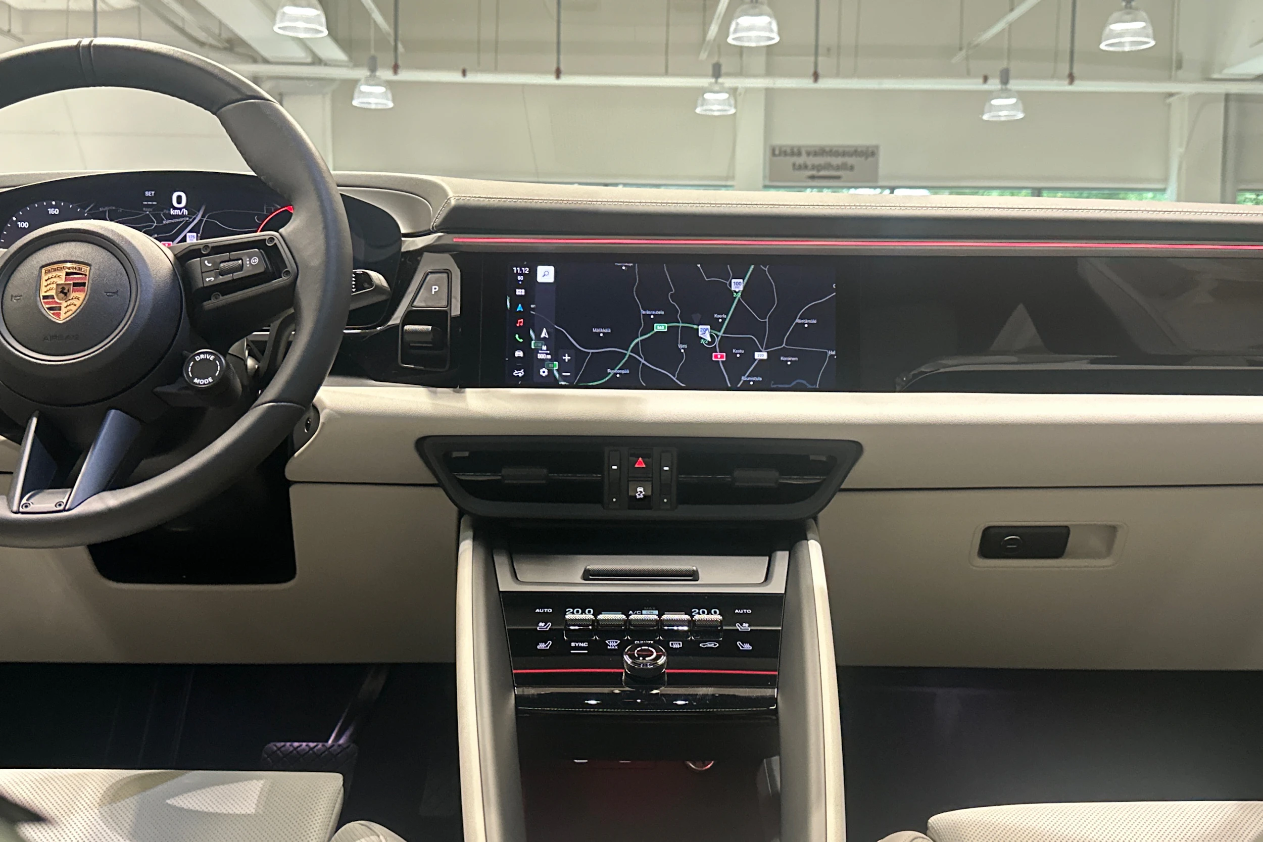 Harmaa Porsche Macan 2024 kuva 13.