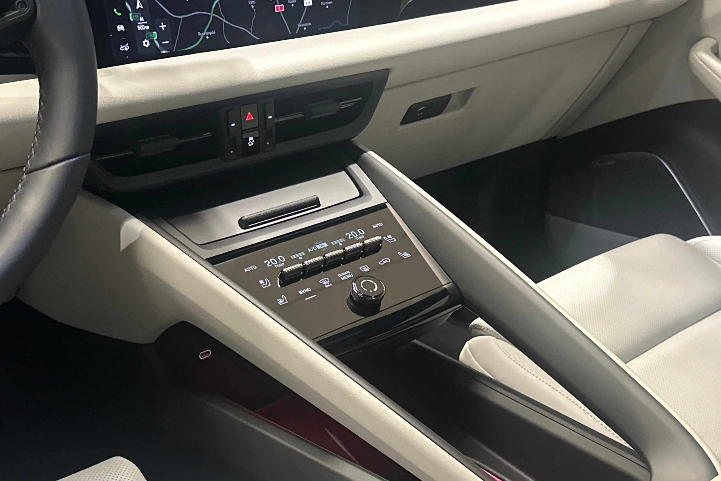 Harmaa Porsche Macan 2024 kuva 14.