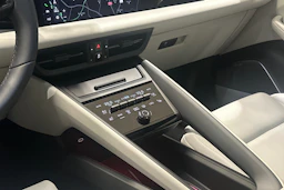 Harmaa Porsche Macan 2024 kuva 14.