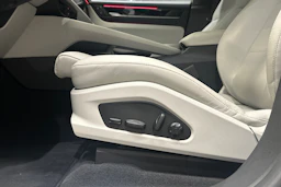 Harmaa Porsche Macan 2024 kuva 16.