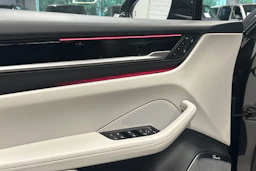 Harmaa Porsche Macan 2024 kuva 17.