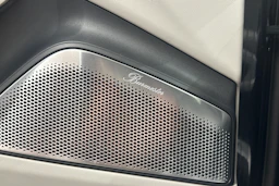Harmaa Porsche Macan 2024 kuva 18.