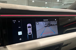 Harmaa Porsche Macan 2024 kuva 19.