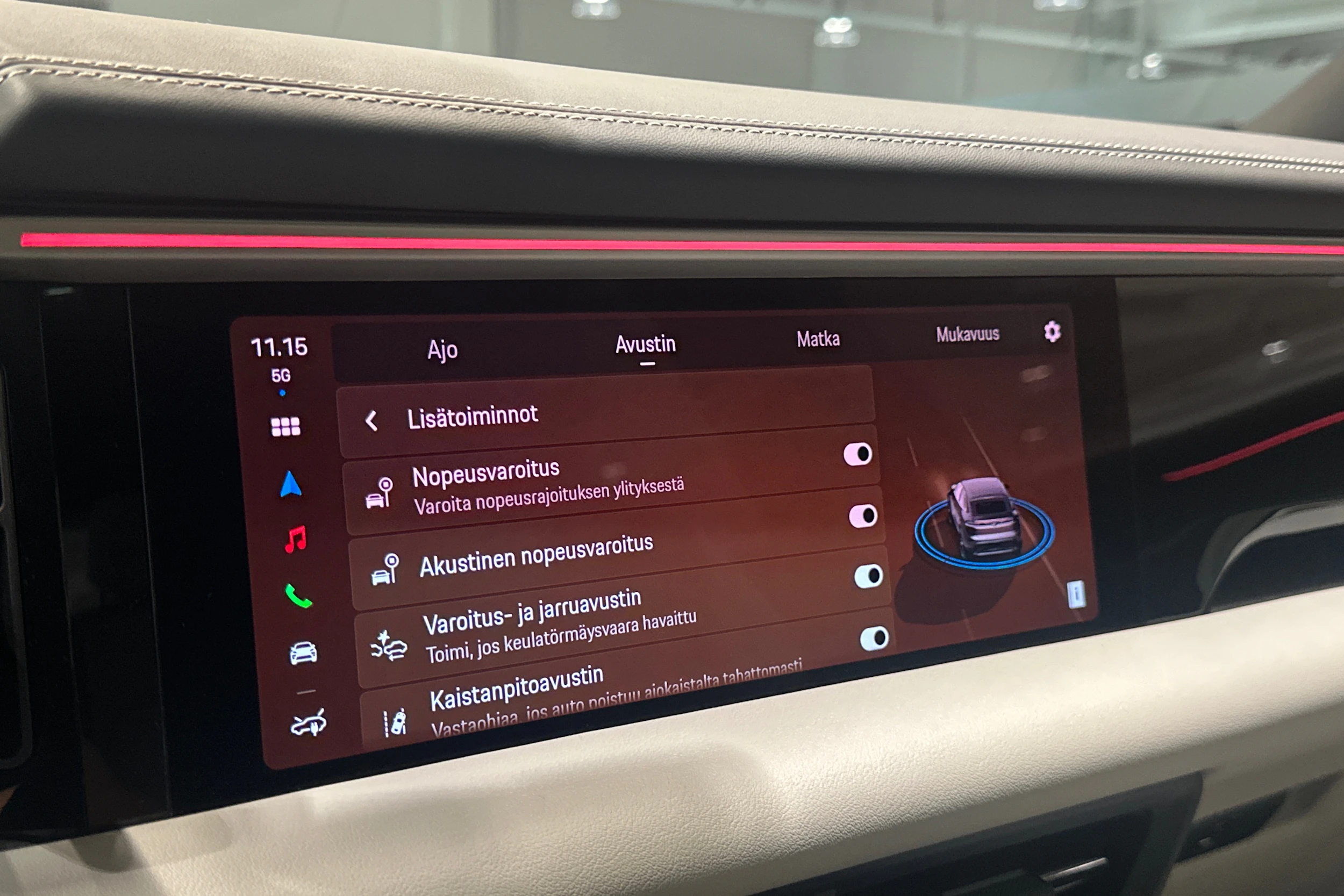Harmaa Porsche Macan 2024 kuva 20.