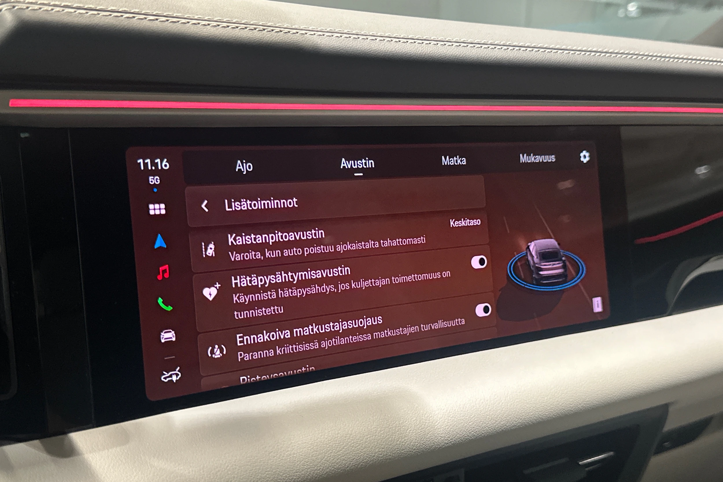 Harmaa Porsche Macan 2024 kuva 21.