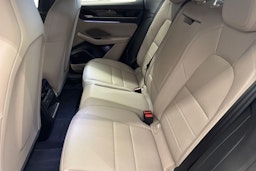 Harmaa Porsche Macan 2024 kuva 8.