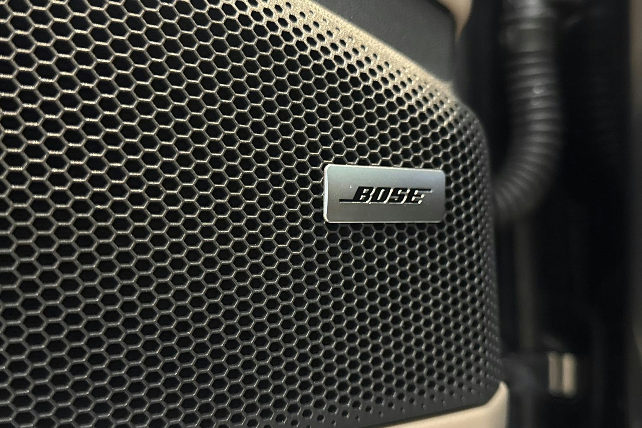 Harmaa Porsche Macan 2024 kuva 13.