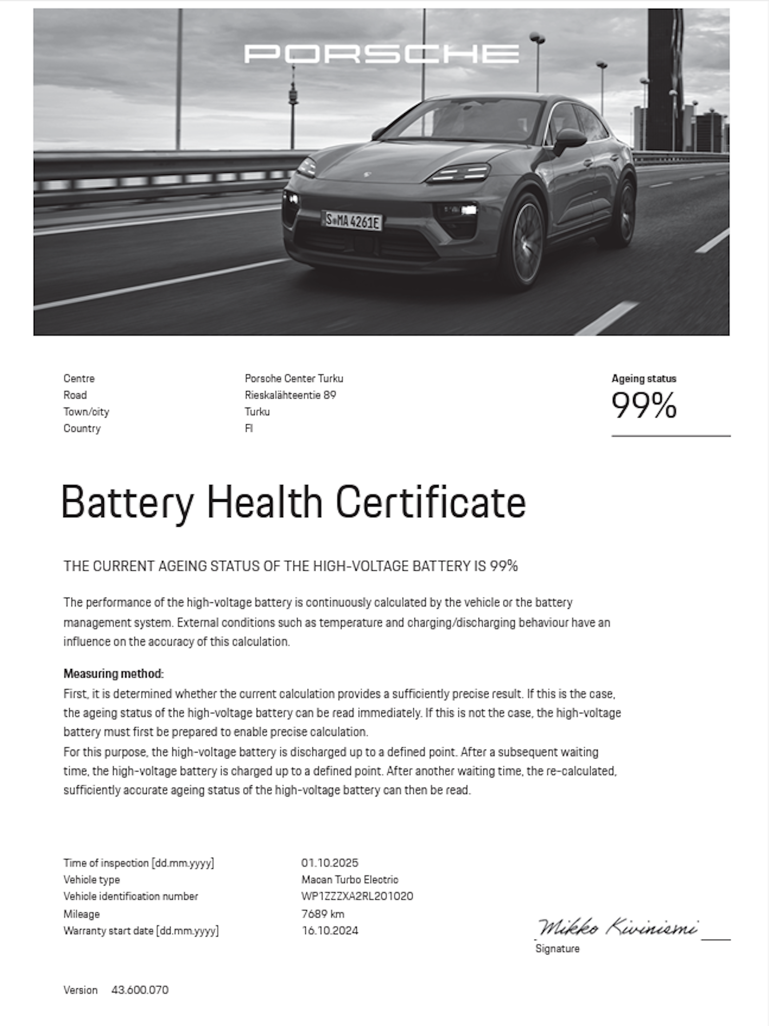 Harmaa Porsche Macan 2024 kuva 21.