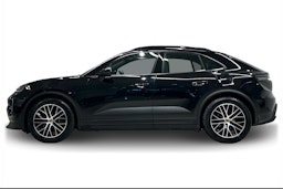 Musta Porsche Macan 2024 kuva 5.