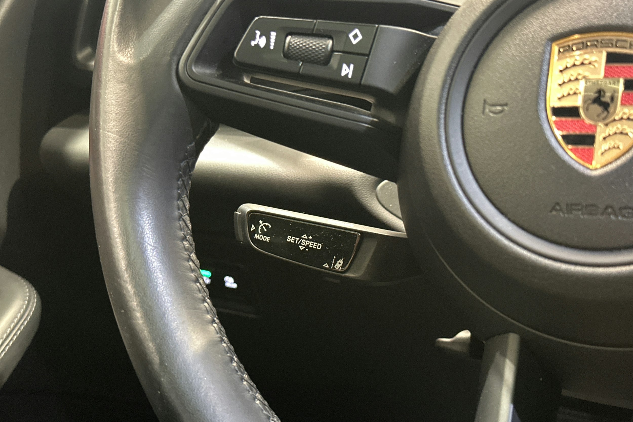 Musta Porsche Macan 2024 kuva 12.