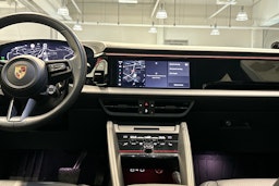 Musta Porsche Macan 2024 kuva 14.