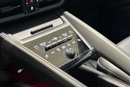 Musta Porsche Macan 2024 kuva 15.