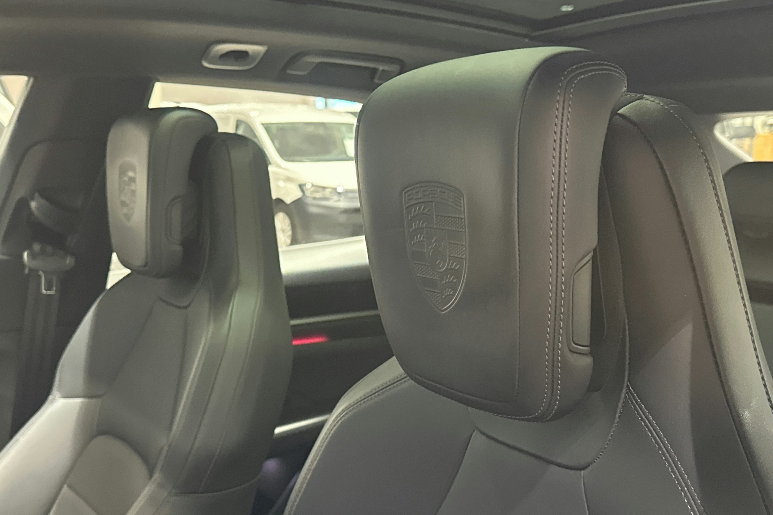 Musta Porsche Macan 2024 kuva 18.