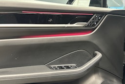 Musta Porsche Macan 2024 kuva 19.