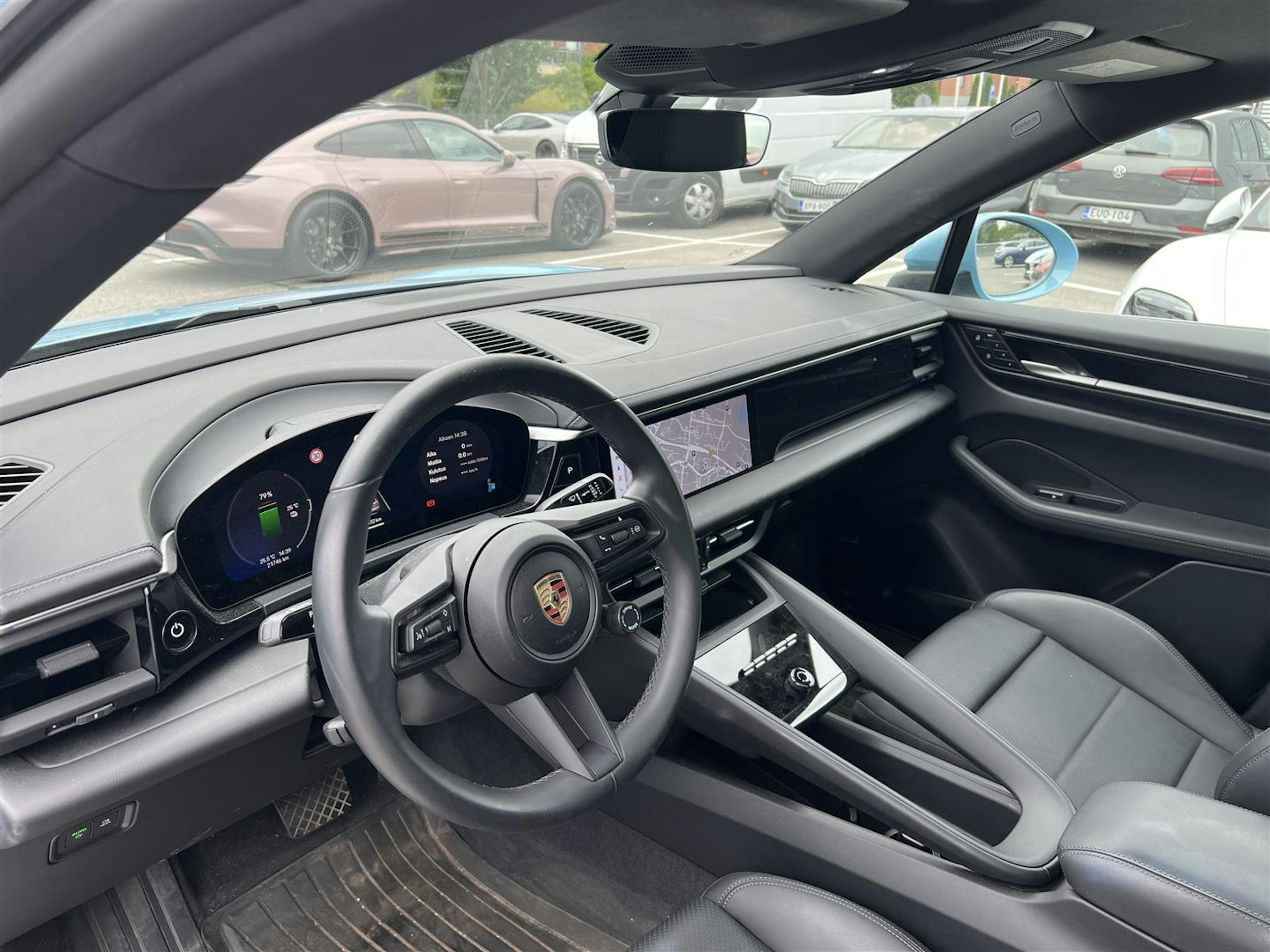 Sininen Porsche Macan 2024 kuva 4.
