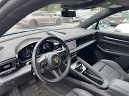 Sininen Porsche Macan 2024 kuva 4.
