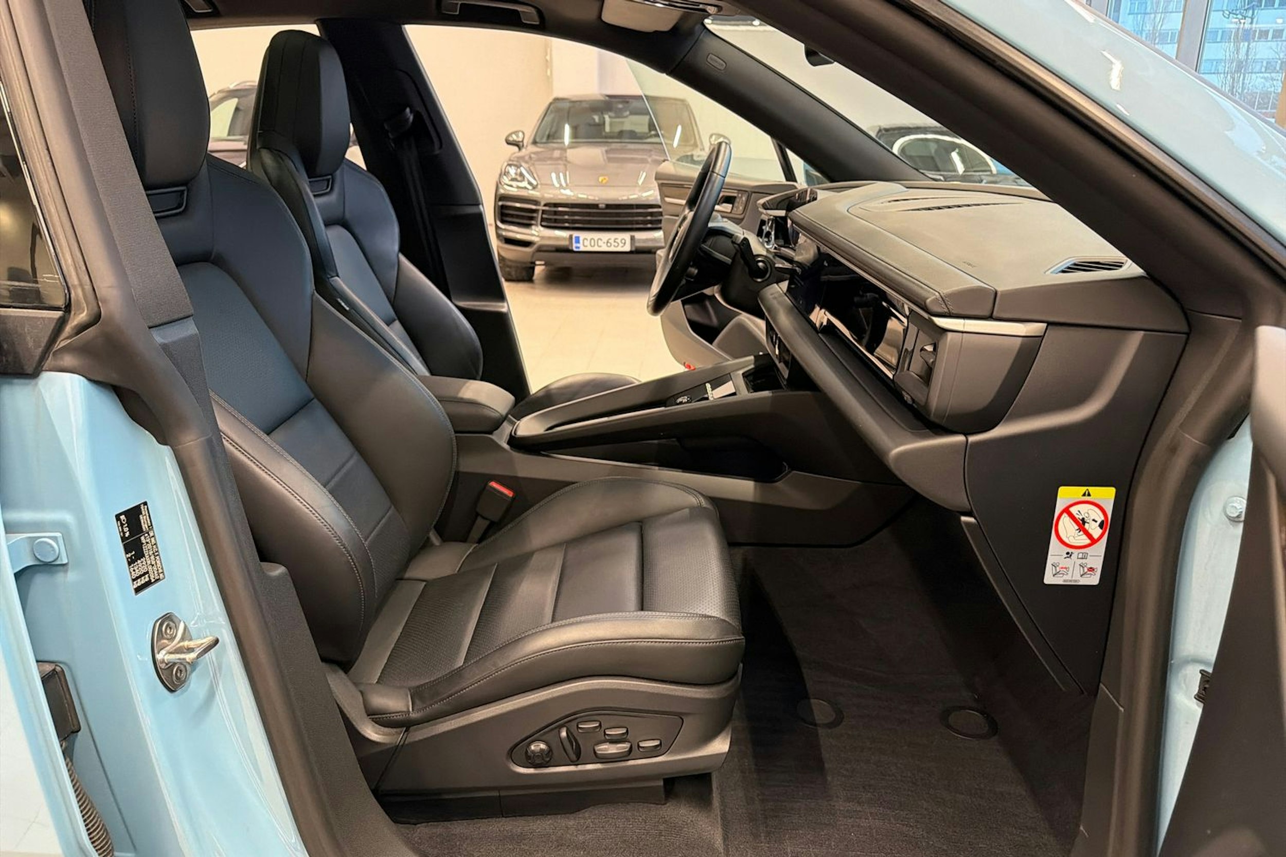 Sininen Porsche Macan 2024 kuva 12.