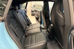 Sininen Porsche Macan 2024 kuva 13.