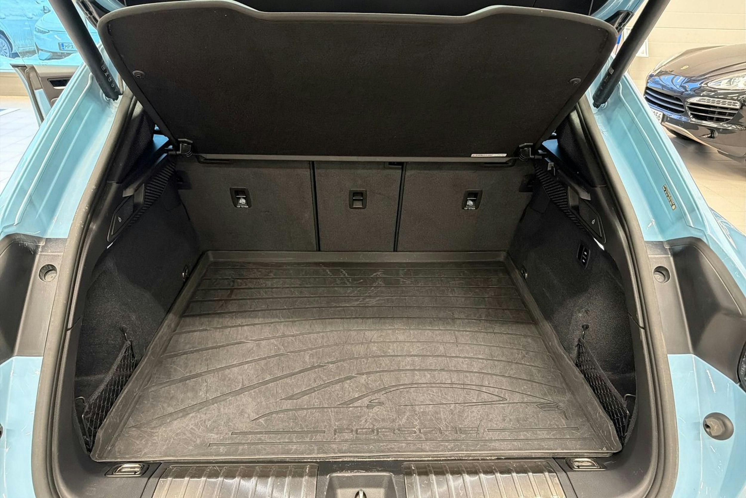 Sininen Porsche Macan 2024 kuva 14.